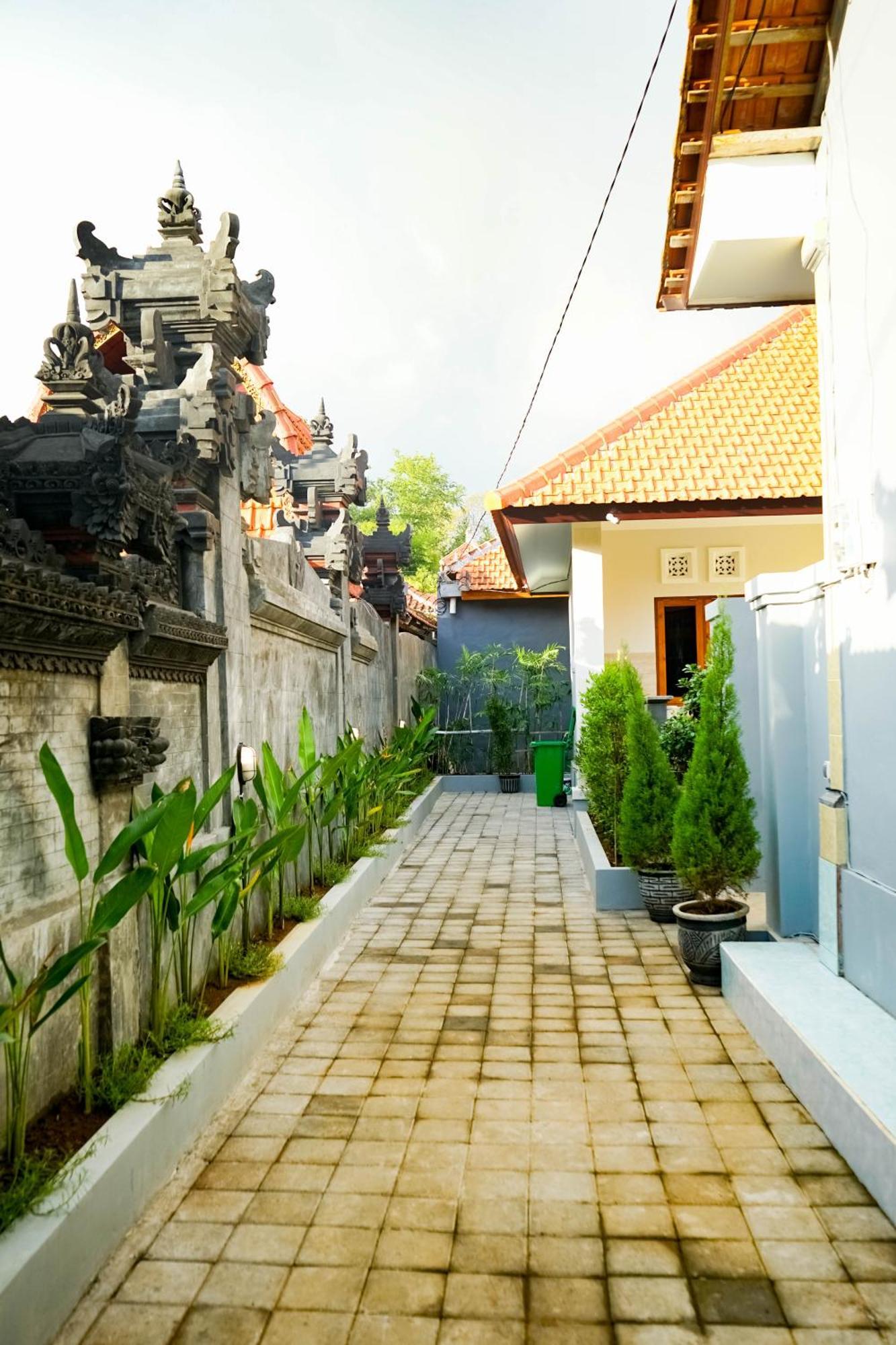 Homestay Adhi *
